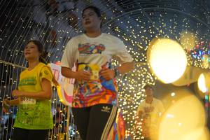 BIB: 7500
                            <button type="button" onclick="openModal(21750438)" class="btn btn-primary btn-sm float-right btn-popup" data-toggle="modal" data-target=".modal-high-quality">
                        <i class="fas fa-shopping-cart"></i> Add to Cart
                    </button>
                                            <button type="button" onclick="isThisMe(21750438, true)" class="btn btn-success btn-sm float-right btn-popup btn-isme hidden" data-toggle="tooltip" data-placement="bottom" title="นี่คือรูปของคุณใช่ไหม คลิกที่นี่เพื่อเอาเข้าอัลบั้ม">
                        <i class="fas fa-plus"></i> Add to album
                    </button>
                    <button type="button" onclick="isThisMe(21750438, false)" class="btn btn-warning btn-sm float-right btn-popup btn-isnotme hidden">
                        <i class="fas fa-ban"></i> Remove from album
                    </button>